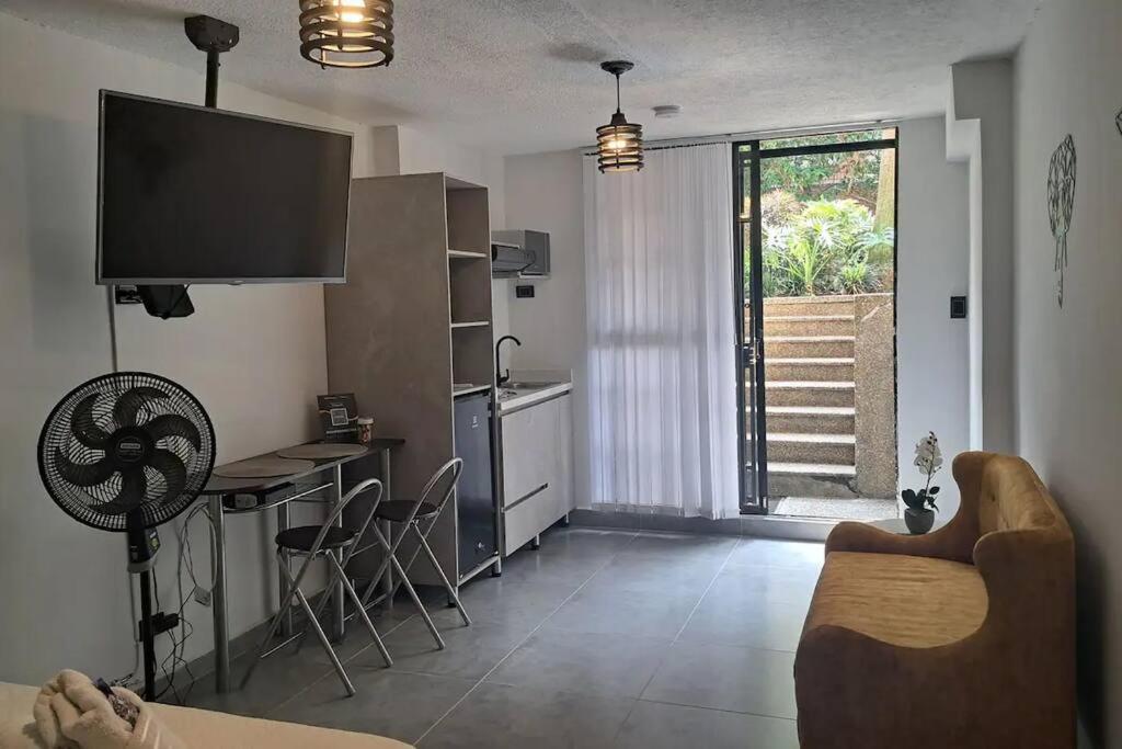 Exclusive In The Laureles Area *